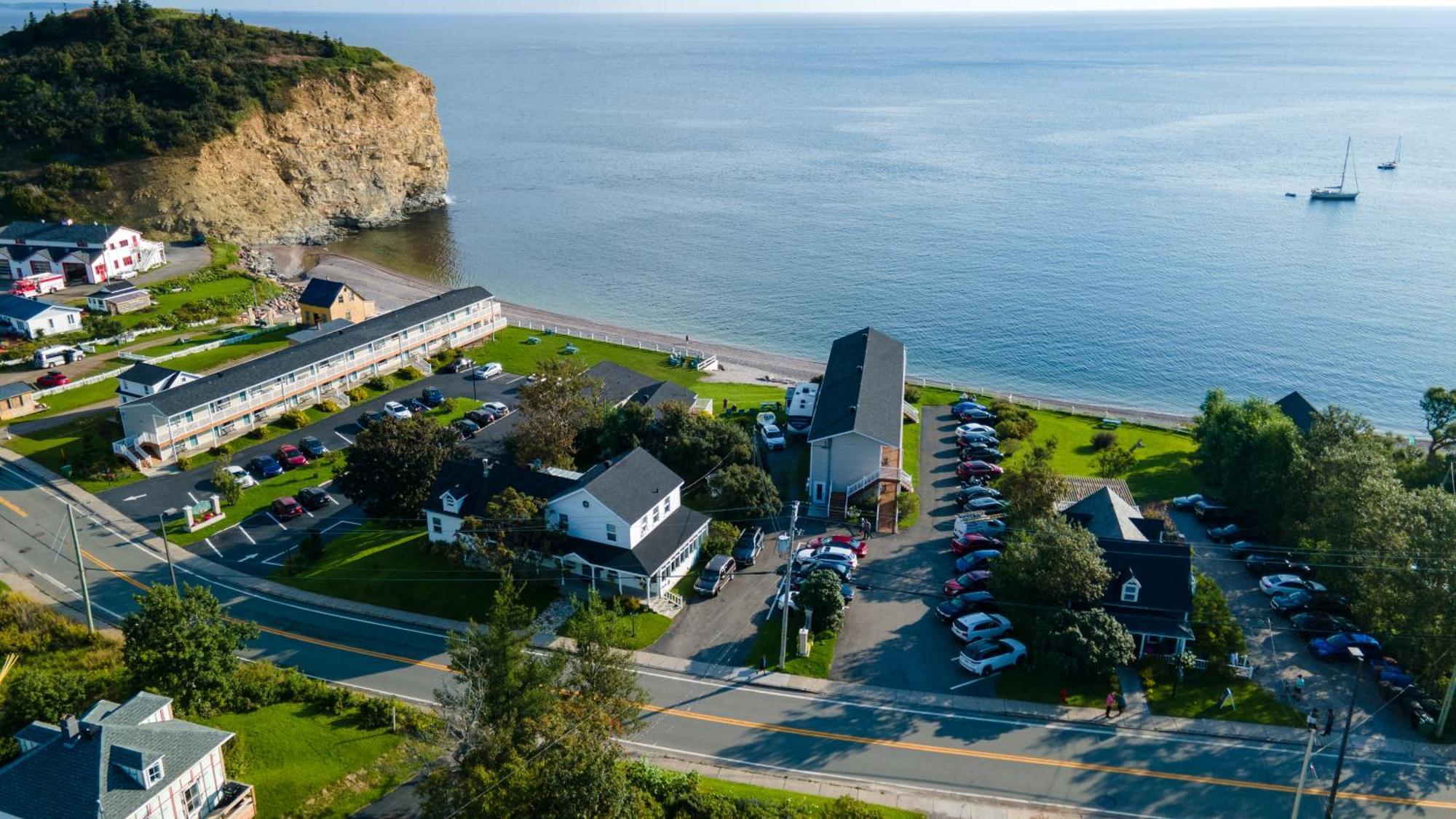 Hotel Les Trois Soeurs Perce Exterior photo